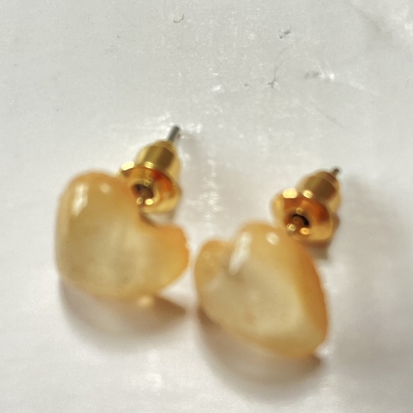 BNWT Amber Resin Heart Stud Earrings - Chic and Versatile - Picture 3 of 11